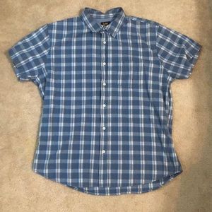 Short sleeve button down collar shirt